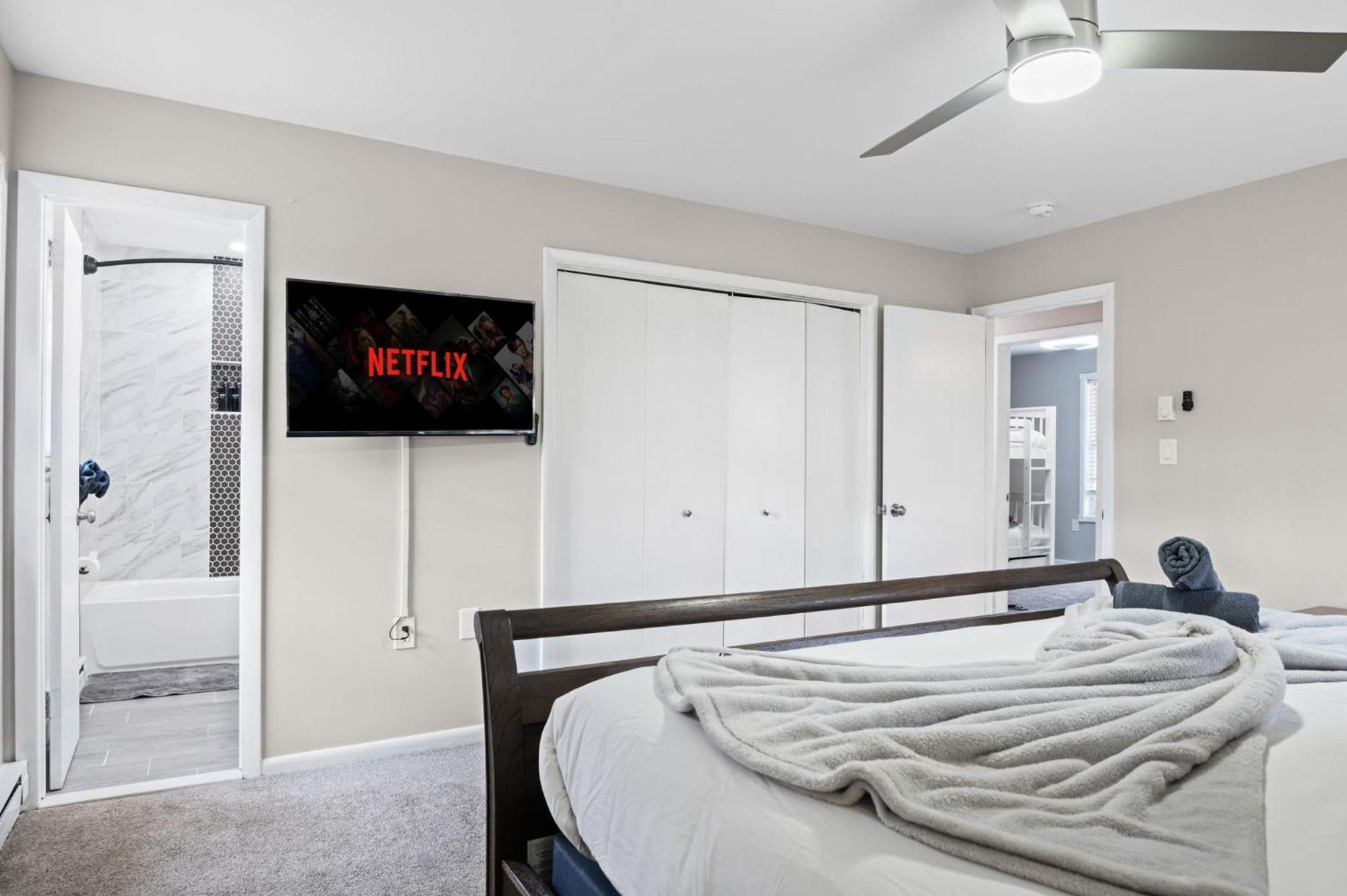 Holiday home Spacious Entertainment Haven - Hot Tub And