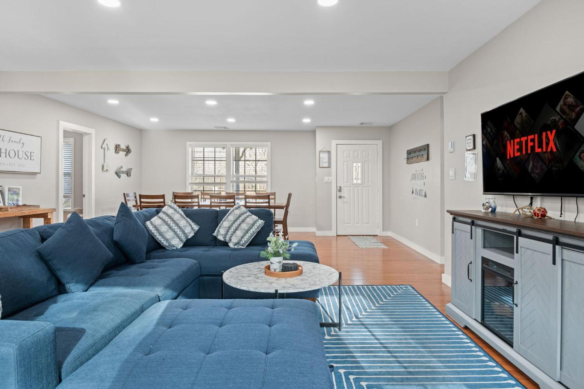 Spacious Entertainment Haven - Hot Tub And Holiday home Albrightsville